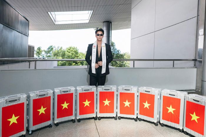 Vũ Linh mang theo 9 va li hành lý sang Thái Lan chinh phục danh hiệu mới (Ảnh Kiếng Cận)