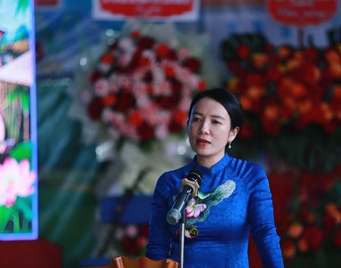 Bà Trần Thị Mỹ Hạnh, Giám đốc Sở Văn hóa, Thể thao và Du lịch Nghệ An, nhấn mạnh vai trò của các CLB cơ sở trong gìn giữ, phát huy Dân ca Ví, Giặm. ẢNH: V. Đồng