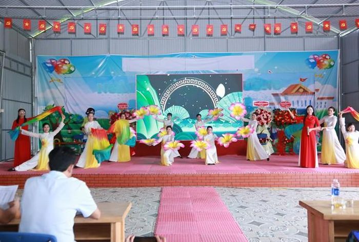 Các tiết mục của CLB biểu diễn tại buổi lễ. ẢNH: V. Đồng