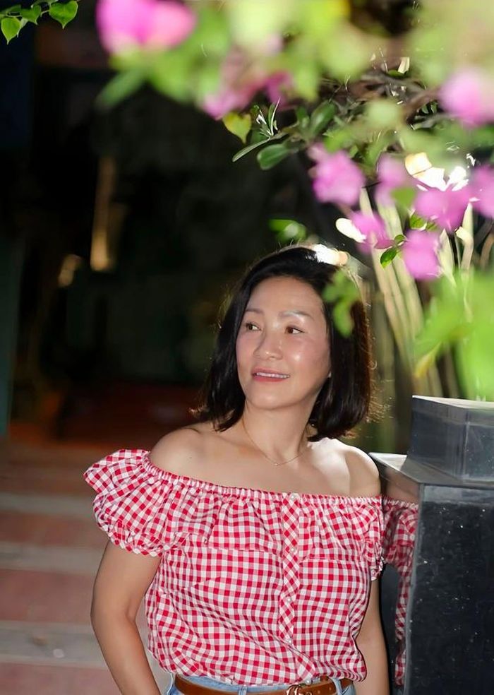 Ở tuổi mà nhiều người mong muốn được nghỉ ngơi, Hồng Đào vẫn giữ cho mình sự năng động. Chị đi lại giữa Mỹ và Việt Nam để tham gia các dự án nghệ thuật, đồng thời dành thời gian cho bố mẹ và các con.