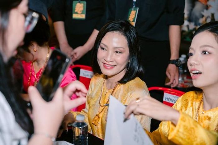 Điều khiến nữ nghệ sĩ hạnh phúc là hai con gái ngày càng trưởng thành. Hồng Đào không đặt nặng chuyện con phải lập gia đình ở một độ tuổi nhất định. Chị cho rằng điều quan trọng nhất là các con cảm thấy bình yên và sống đúng với lựa chọn của mình.