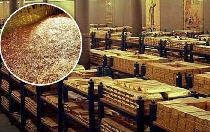Khi đóng, 4 thanh thép được đưa vào các lỗ trên khối trụ và kích hoạt khóa hẹn giờ.