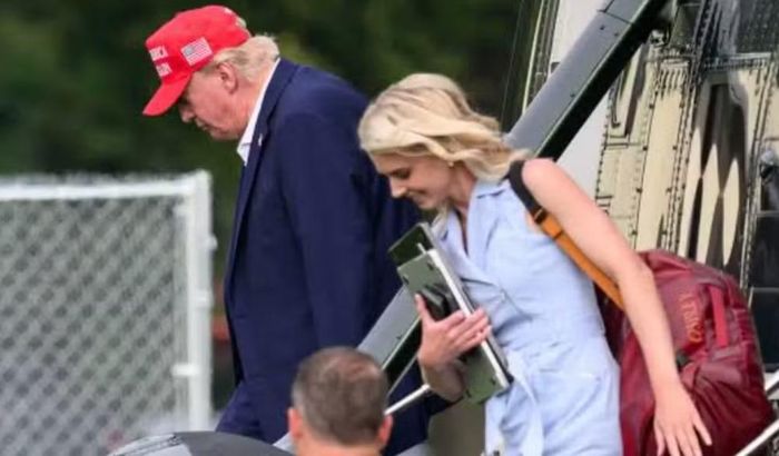 Nhà Trắng bác bỏ cáo buộc. Người phát ngôn Davis Ingle nói ông Trump có truyền thống tặng quà dịp lễ cho những người thân cận, trong đó có nhân viên và trợ lý. Các khoản tiền không liên quan đến nhiệm vụ công vụ của người nhận và vì vậy không thuộc phạm vi bị cấm.