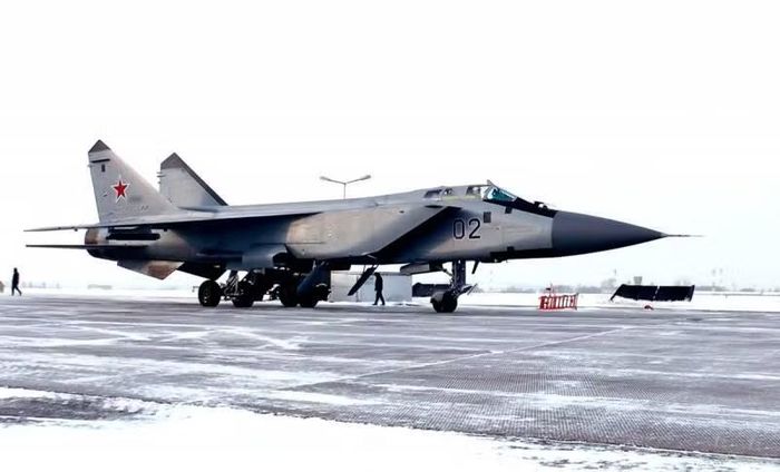 Ông Sinyugin lưu ý, trần bay của MiG-31 là 40 km, và tên lửa có thể đạt đến độ cao cao hơn nữa: "Đó là nhiệm vụ của chiếc tiêm kích, nó có thể nhắm bắn khá hiệu quả vào các vệ tinh ở quỹ đạo thấp".