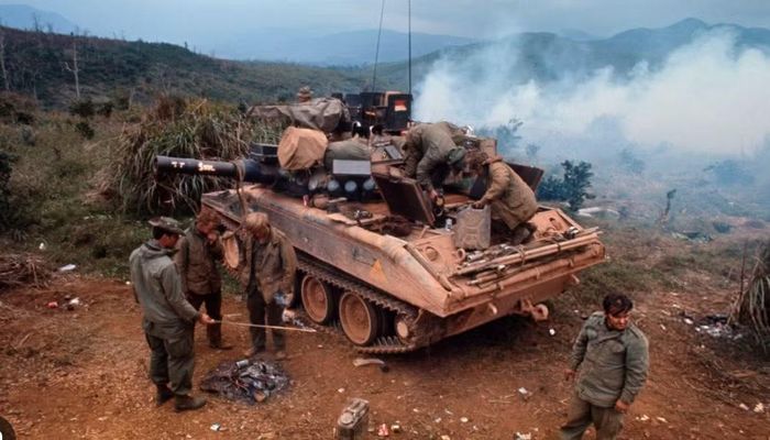 Sau Thế chiến II, Mỹ phải đối mặt với một bài toán khó. Các xe tăng Liên Xô ngày càng được tăng cường giáp và hỏa lực, trong khi những đơn vị đổ bộ đường không của Mỹ cần một phương tiện đủ nhẹ để có thể nhanh chóng triển khai tới chiến trường.