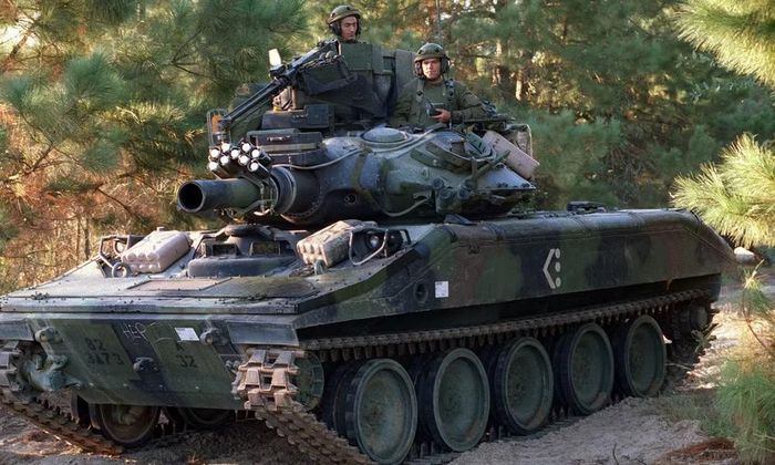Xe tăng Sheridan chủ yếu sử dụng pháo 152 mm với các loại đạn thông thường. Một trong những loại đạn phát huy hiệu quả là M409 HEAT, được các kíp xe sử dụng để phá công sự và boong-ke.