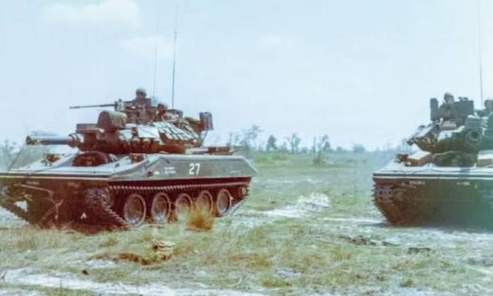 Cách tiếp cận này phù hợp với tư duy quân sự Mỹ cuối thập niên 1950 và đầu thập niên 1960. Một nghiên cứu của Lục quân Mỹ cho rằng ưu thế về số lượng xe tăng của Liên Xô khiến Mỹ muốn tìm cách tiêu diệt đối phương từ khoảng cách lớn trước khi lực lượng thiết giáp Liên Xô áp sát.