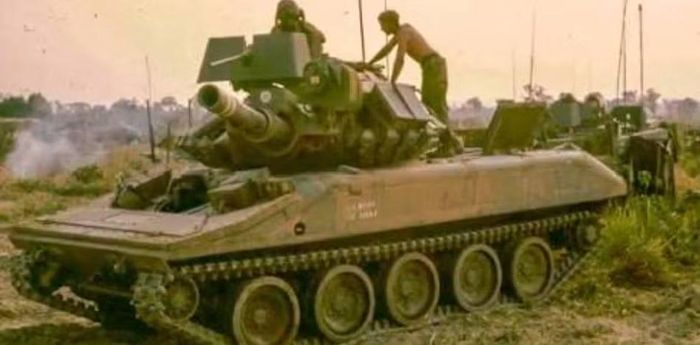 Đối với xe tăng Sheridan, lựa chọn này đặc biệt quan trọng vì trọng lượng xe rất thấp. Một hệ thống tên lửa có thể cung cấp khả năng chống tăng mà không cần biến chiếc xe thành một nền tảng nặng hơn nhiều.