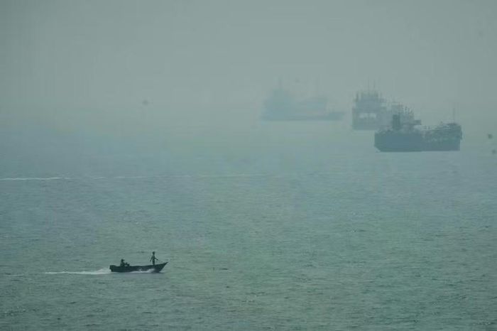 Tàu thuyền ở eo biển Hormuz, ngoài khơi Banda Abbas, Iran, ngày 7-9-2026