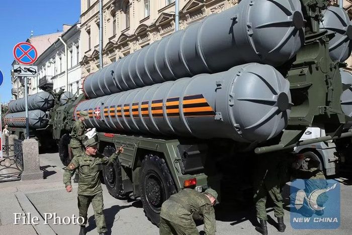 Theo thống kê được ông Medvedev đưa ra, chỉ riêng khu vực Sverdlovsk đã có hơn 100 nghìn người làm việc trong các công ty thuộc tổ hợp công nghiệp quân sự, tức là các nhà máy vũ khí đang nuôi sống nhiều gia đình, và không có gì đáng phàn nàn về sự phát triển của ngành.
