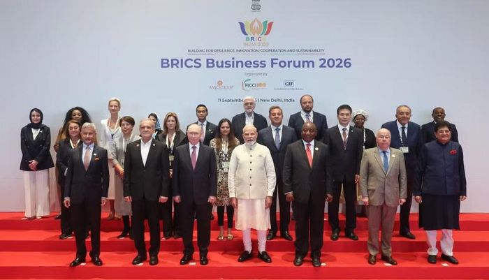 BRICS được thành lập tháng 9/2006 bởi Brazil, Nga, Ấn Độ, Trung Quốc và Nam Phi. Khối hiện có 11 thành viên và thiết lập cơ chế nước đối tác với 10 quốc gia, trong đó có Việt Nam. Chương trình nghị sự của BRICS cũng ngày càng mở rộng từ kinh tế, tài chính sang đổi mới sáng tạo, trí tuệ nhân tạo, y tế, năng lượng và an ninh lương thực.