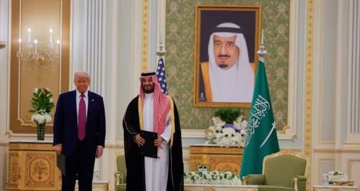 Hãng tin Axios trước đó đưa tin Thái tử Arab Saudi Mohammed bin Salman đã 2 lần gọi điện cho Tổng thống Trump, đề nghị Mỹ mở chiến dịch không kích Houthi nhưng bị từ chối.