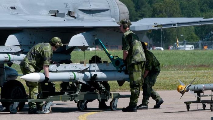 Máy bay ASC 890 AWACS sẽ còn đặc biệt hiệu quả hơn nữa khi phối hợp tác chiến cùng tiêm kích JAS 39 Gripen cũng do Thụy Điển chế tạo, khi Không quân Ukraine dự kiến sẽ nhận dòng chiến đấu cơ này trong năm 2027.