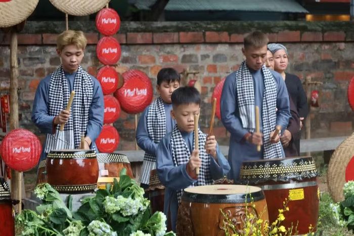 Màn biểu diễn trống Hòa Bình tại sự kiện.