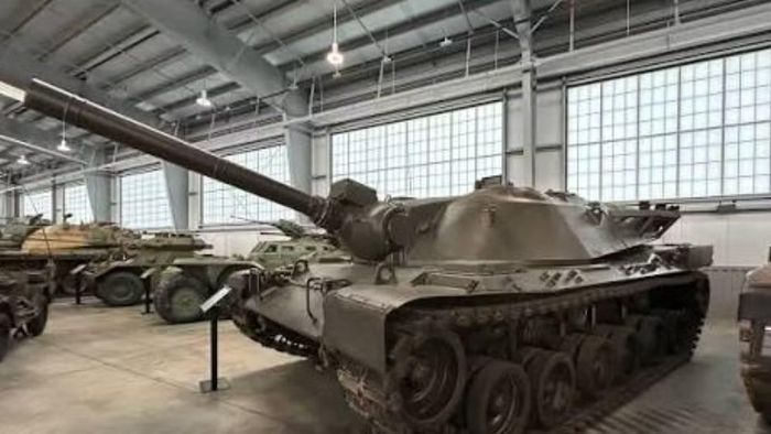 Sau khi Tây Đức rút khỏi chương trình MBT-70, Mỹ đứng trước 2 lựa chọn. Một là từ bỏ toàn bộ dự án và chấp nhận mất khoản đầu tư đã bỏ ra. Hai là tiếp tục phát triển một thiết kế mới dựa trên những gì đã thu được từ MBT-70.