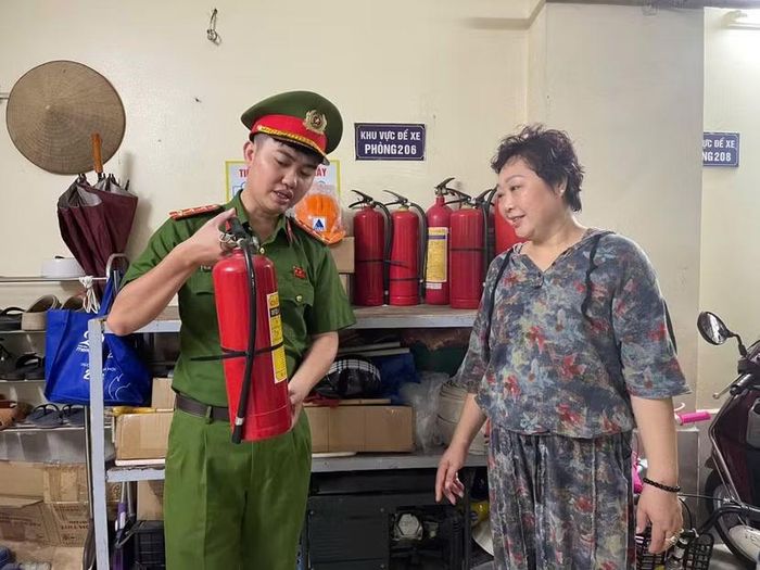 Tuyên truyền, hướng dẫn người dân cần trang bị bình PCCC và học kỹ năng sử dụng hiệu quả, an toàn