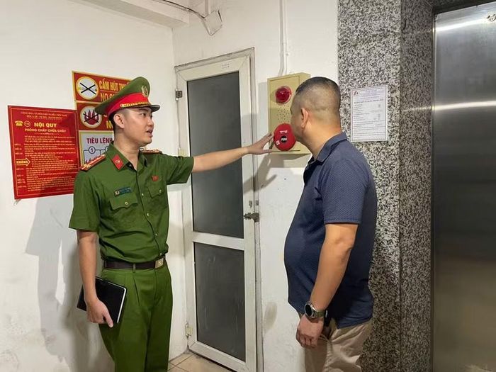 Cảnh sát PCCC và CNCH kiểm tra, hướng dẫn thiết bị PCCC trang bị tại gia đình
