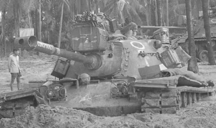 M48 tận dụng giáp, hỏa lực và tốc độ để vượt qua khu vực nguy hiểm, sau đó tập hợp và phản kích. Xe tăng cũng được dùng để hộ tống đoàn vận tải và bảo vệ các tuyến đường quan trọng.