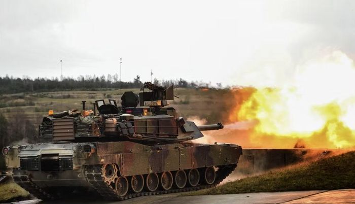 Xe tăng Abrams hiện đại đã khác rất xa M1 năm 1980. Hỏa lực được nâng cấp. Giáp và khả năng sống sót được cải thiện. Cảm biến và hệ thống điện tử ngày càng hiện đại.