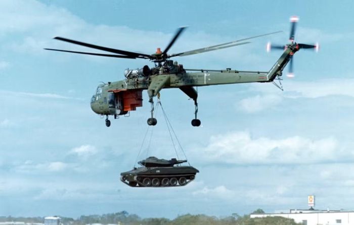 Trên lý thuyết, đây là sự kết hợp hấp dẫn. Sheridan cơ động nhanh, có khả năng lội nước và mang pháo - tên lửa XM81 152 mm.