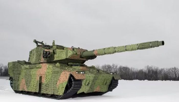Chương trình XM8 Armored Gun System được phát triển với pháo 105 mm, kíp lái 3 người và thiết kế cho triển khai nhanh. Xe có nhiều cấp độ giáp và phiên bản nhẹ nhất có thể vận chuyển bằng C-130, đồng thời được thiết kế để thả bằng dù.