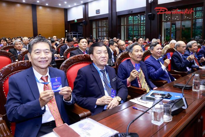 Các đại biểu tiến hành biểu quyết tại Đại hội. Ảnh: Quang Vinh.