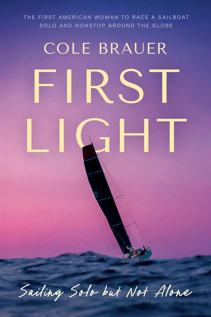  Bìa cuốn hồi ký First Light: Sailing Solo But Not Alone của Cole Brauer. Ảnh: Convergent Books. 