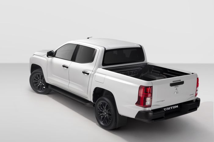 Thân xe với nhiều chi tiết sơn đen mờ, tạo cảm giác mạnh mẽ. Ảnh: Mitsubishi.