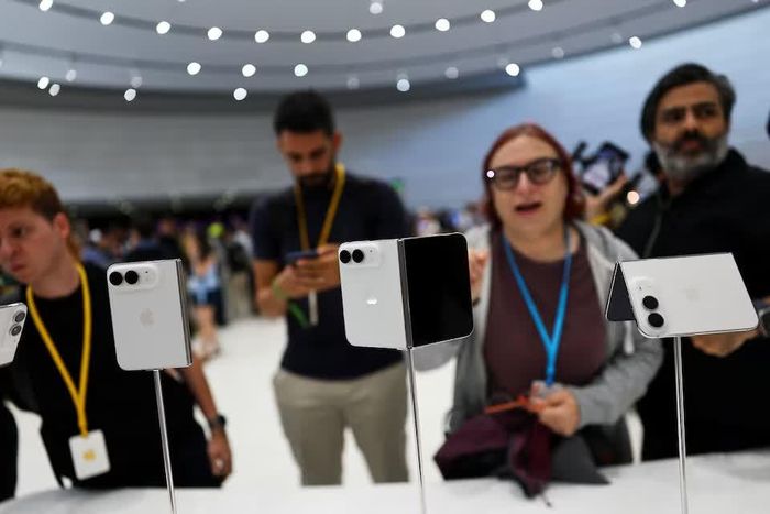  Cơn sốt iPhone hiện nay gắn liền với sự kiện ra mắt dòng iPhone 18 và mẫu iPhone màn hình gập iPhone Duo. Ảnh: Reuters. 