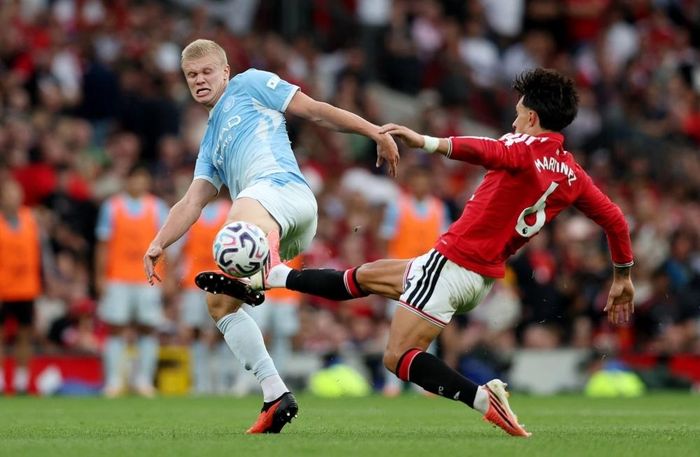 Premier League công khai ngày càng nhiều quyết định trọng tài, song minh bạch không thể thay thế độ chính xác.