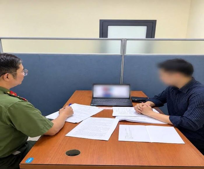  Cơ quan công an làm việc với Đ.X.H sau khi đăng nội dung về việc tài xế Grab đồng loạt “tắt app” nhằm thu hút tương tác. 