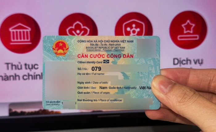  Người dùng VNeID mức 2 hiện còn được miễn phí cấp lại thẻ căn cước. Ảnh: Lê Duy.