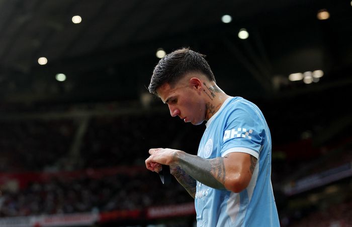  Fernandez tỏa sáng ở trận derby đầu tiên. Ảnh: Reuters. 