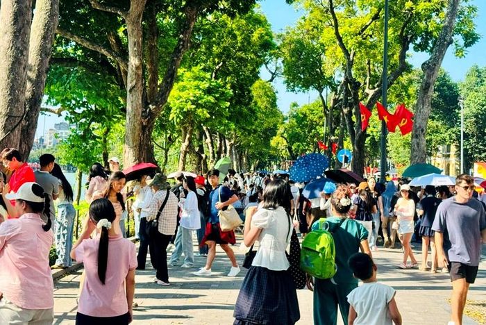 Hà Nội không chỉ là một điểm đến mà còn có vai trò là trung tâm đón và phân phối khách quan trọng của cả nước