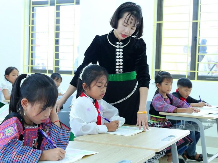 Từ những mái trường nơi địa đầu đất nước, một thông điệp về Việt Nam sau 40 năm Đổi mới đang được viết tiếp: một đất nước phát triển hơn, một xã hội nhân văn hơn và một tương lai được đặt niềm tin vào thế hệ trẻ