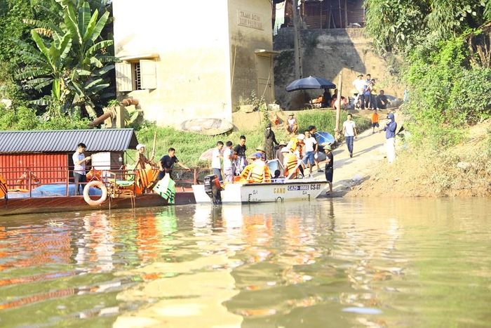 Bến đò Đoàn Kết, xã Tân Khánh (tỉnh Thái Nguyên) tạm dừng hoạt động khiến sinh hoạt của không ít hộ dân trong khu vực bị đảo lộn