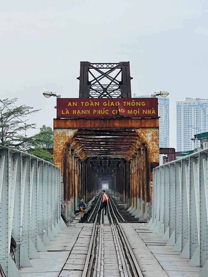 Cầu Long Biên, cây cầu cổ nhất hiện hữu trên hệ thống sông Hồng, đoạn qua địa phận Hà Nội. Ảnh: Tuấn Đông