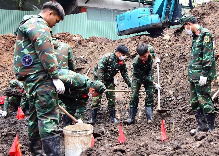 Ngày 14.9, lực lượng làm nhiệm vụ đã xử lý hơn 300m³ đất