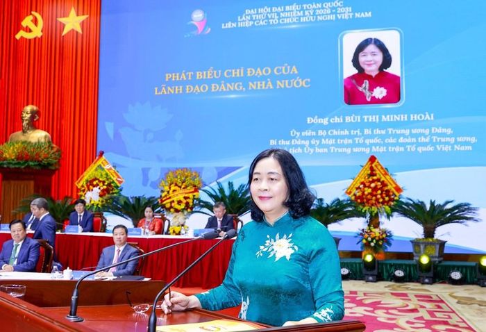 Bà Bùi Thị Minh Hoài - Ủy viên Bộ Chính trị, Bí thư Trung ương Đảng, Bí thư Đảng ủy MTTQ, các đoàn thể Trung ương, Chủ tịch Ủy ban Trung ương MTTQ Việt Nam phát biểu tại Đại hội
