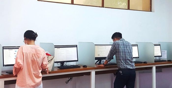 Khu vực tra cứu thông tin trên hệ thống điện tử. Ảnh: TVQG cung cấp