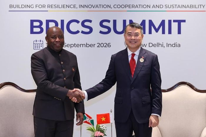 Thủ tướng Lê Minh Hưng đã gặp Tổng thống Burundi Évariste Ndayishimiye - Ảnh: BNG