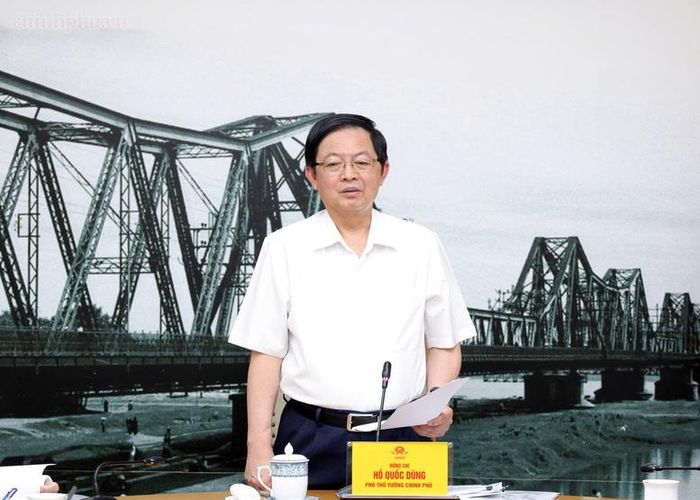 Phó Thủ tướng Hồ Quốc Dũng nhấn mạnh, tình trạng sạt lở, sụt lún và thiếu nước sinh hoạt tại Đồng bằng sông Cửu Long đang ở mức cấp thiết, đòi hỏi sự cần thiết phải bảo đảm nguồn nước cho khu vực này - Ảnh: chinhphu.vn/Gia Huy