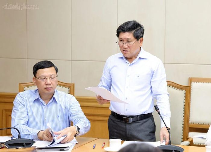 Phó Chủ tịch UBND tỉnh Cà Mau Lê Văn Sử báo cáo tại cuộc họp - Ảnh: chinhphu.vn/Gia Huy