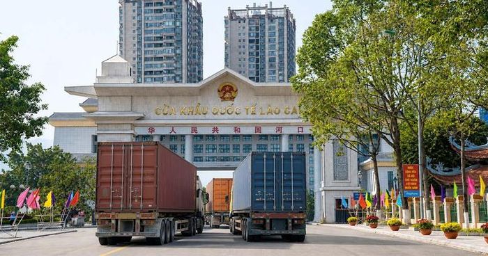 Thương mại Việt - Trung tiếp tục tăng trưởng trong nửa đầu năm 2026, trong khi các cửa khẩu từng bước hiện đại hóa