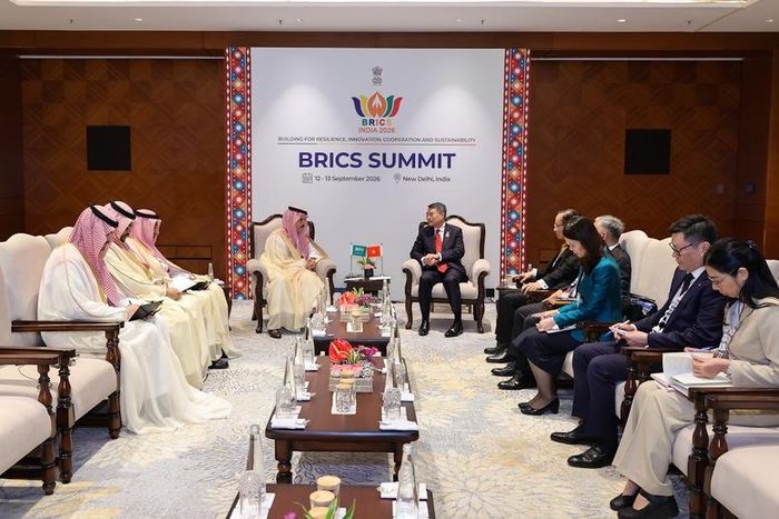 Thủ tướng Chính phủ Lê Minh Hưng tiếp Hoàng thân Faisal bin Farhan Al Saud, Trưởng đoàn, Bộ trưởng Ngoại giao Saudi Arabia - Ảnh: BNG