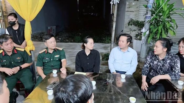 Lễ tang của Thiếu tá Trần Văn Tùng sẽ được tổ chức trang trọng theo nghi thức quân đội. (Ảnh: MAI TÚ)