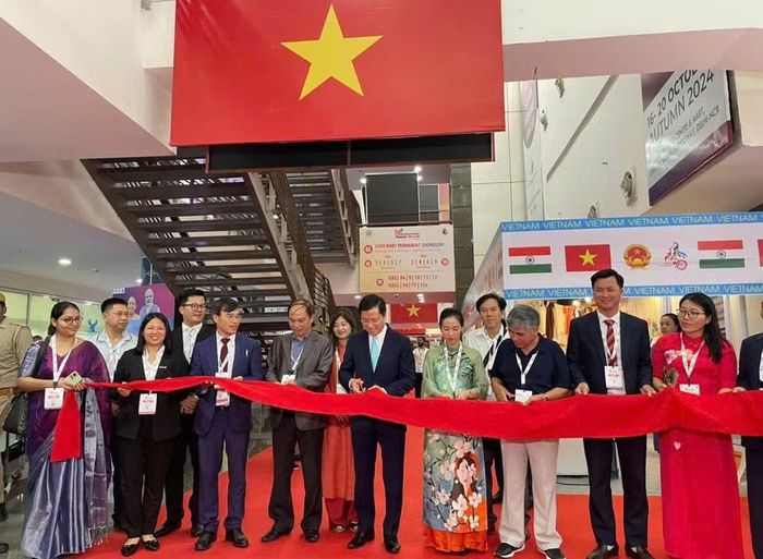  Khai trương khu gian hàng Việt Nam tại Hội chợ Thương mại quốc tế bang Uttar Pradesh, Ấn Độ. ﻿(Ảnh: Thương vụ Việt Nam tại Ấn Độ) 