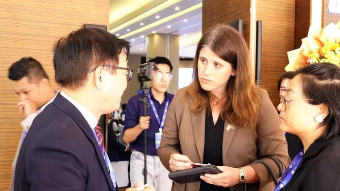 Các đại biểu giao lưu tại Đối thoại Hữu nghị Thành phố Hồ Chí Minh lần thứ 3 năm 2026. (Ảnh: ĐÌNH THÌN)