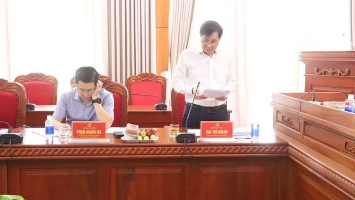 Đồng chí Đào Thế Hoằng, Ủy viên Ủy ban Kiểm tra Trung ương, Phó trưởng Đoàn Kiểm tra, giám sát số 235 đã công bố dự thảo báo cáo kết quả kiểm tra, giám sát đối với Ban Thường vụ tỉnh ủy Đắk Lắk. (Ảnh: CÔNG LÝ)