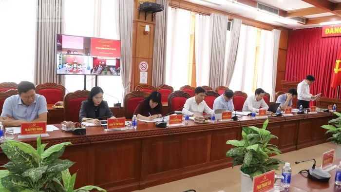 Các đồng chí trong Đoàn Kiểm tra, giám sát số 235 tại buổi làm việc. (Ảnh: CÔNG LÝ)